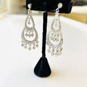 Sparkle Silver Tone Chandelier Clear Rhinestone pierced earrings